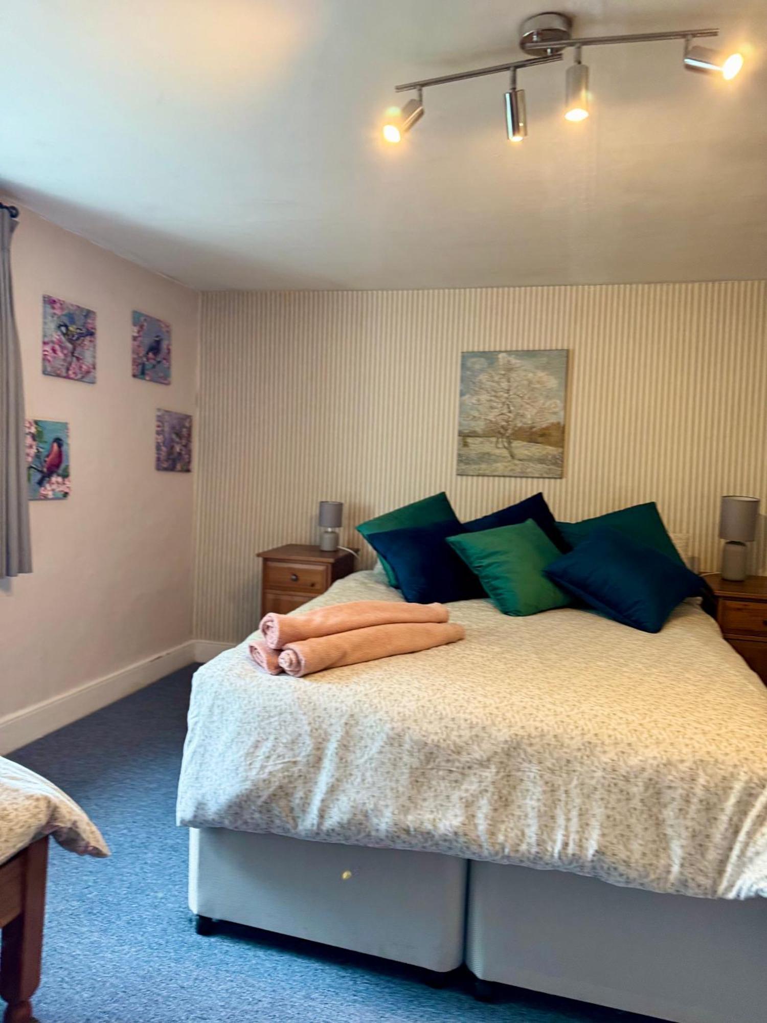 Beautiful Townhouse Next To Royal Victoria Park And Botanical Gardens Within Easy Walking Distance To Bath City Centre Екстер'єр фото
