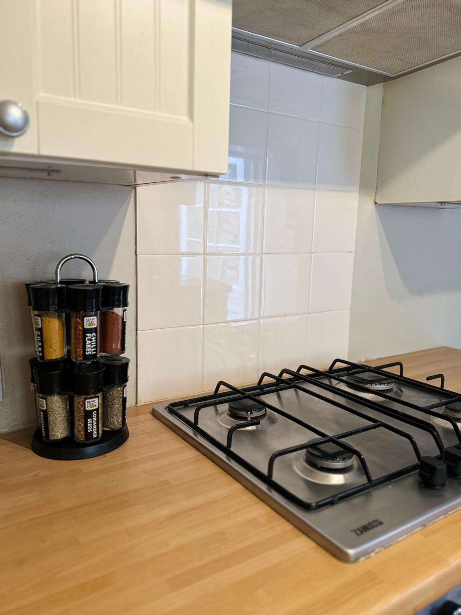 Beautiful Townhouse Next To Royal Victoria Park And Botanical Gardens Within Easy Walking Distance To Bath City Centre Екстер'єр фото