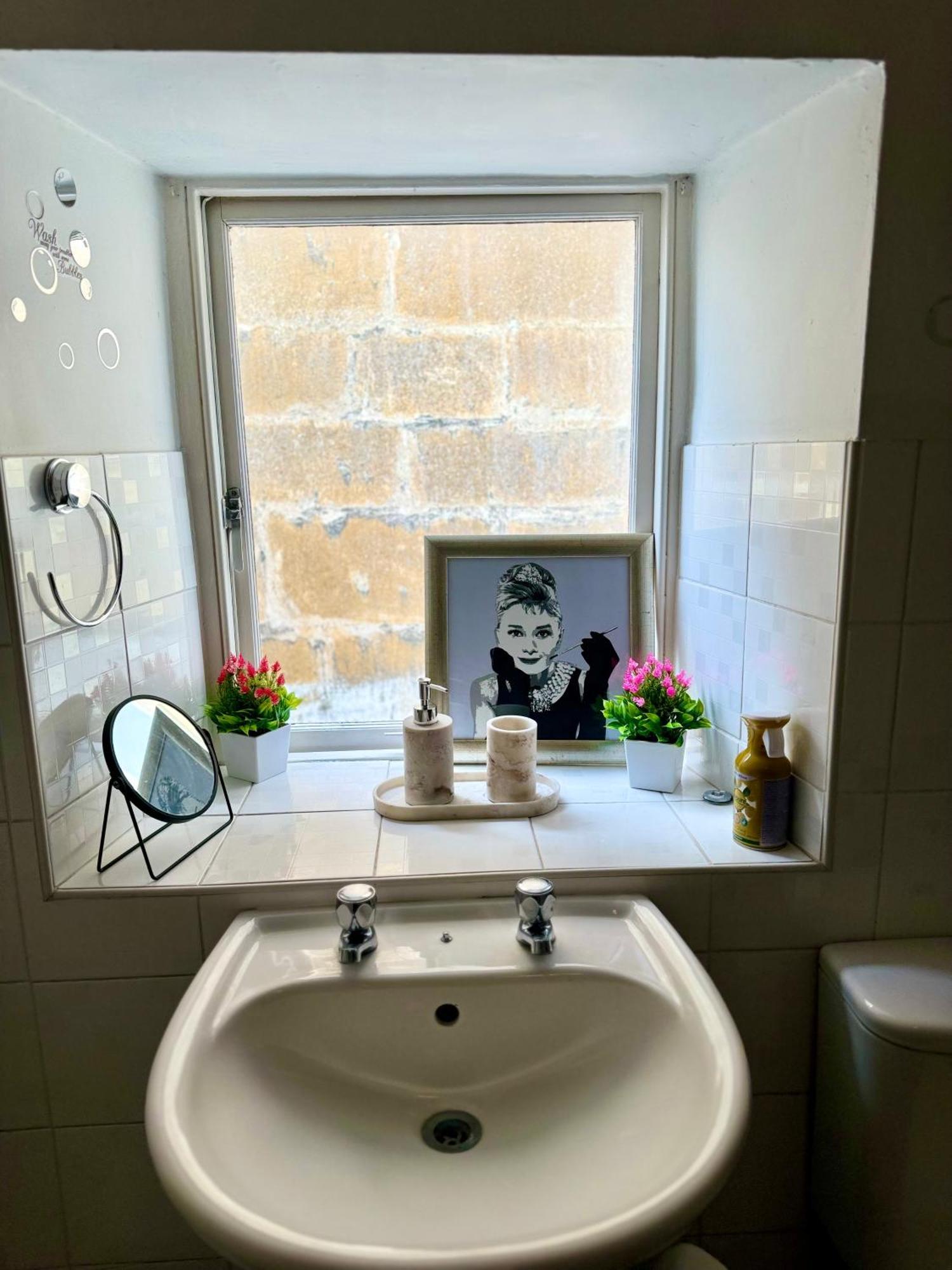 Beautiful Townhouse Next To Royal Victoria Park And Botanical Gardens Within Easy Walking Distance To Bath City Centre Екстер'єр фото