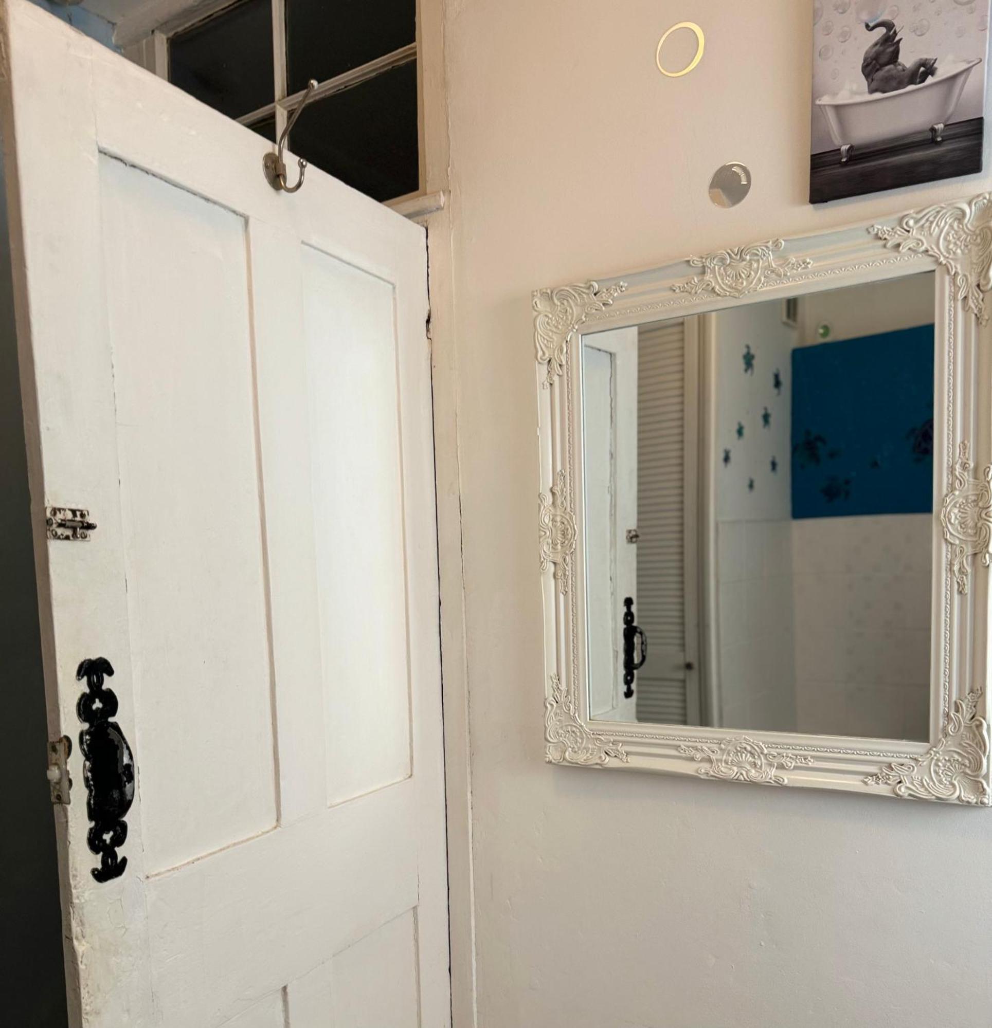 Beautiful Townhouse Next To Royal Victoria Park And Botanical Gardens Within Easy Walking Distance To Bath City Centre Екстер'єр фото